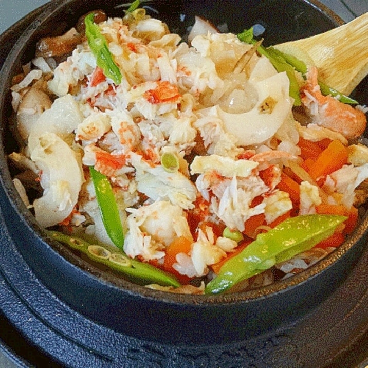 だしと追い炊きがコツ☆ 「カニ五目釜飯」